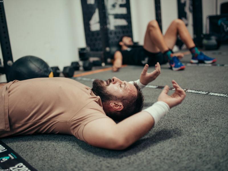 Peptitler vs. Anabolik Steroidler: Performans Artışında Güvenli Yol Hangisi?