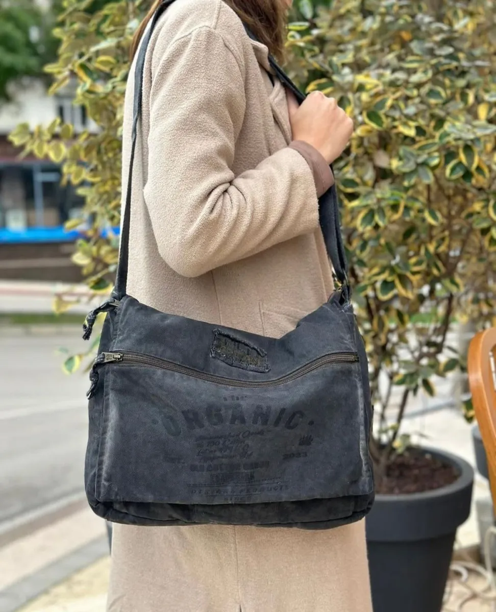 Siyah Renk Ayarlanabilir Askılı Ve Fermuarlı Omuz Çantası